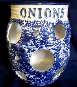 BLUE SPONGEWARE-VINTAGE-ONION WALL POCKET POTTERY-SIGNED BY ARTIST-9" TALL - Picture 1 of 3