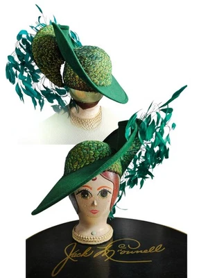 Chapéu de penas de pavão verde original Jack McConnell lã strass com caixa tamanho pequeno - Imagem 1 de 4