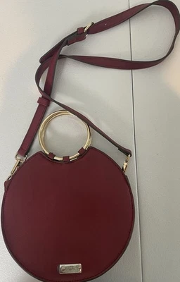 Bandolera Carlos Santana con asas de anillo correa ajustable roja Foto 1 de 4