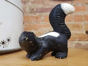 Vintage 1950s Chalkware Plaster Black Skunk Figurine - Bild 1 von 6