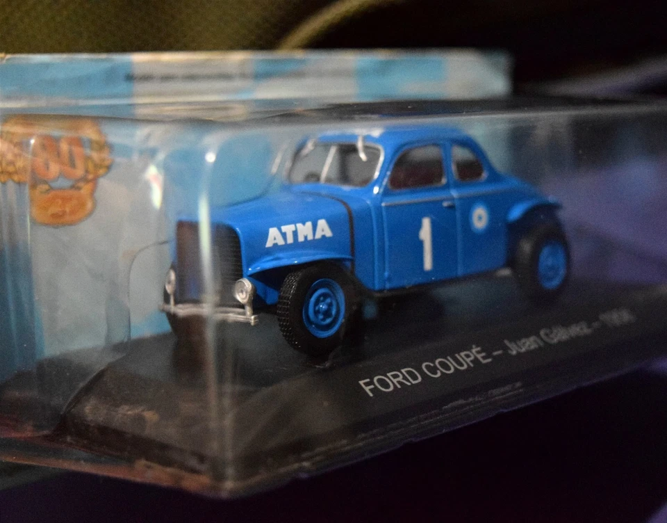 压铸 1: 43 全新未拆封汽车和底座 福特 Coupe 1958 Juan Galvez  — 第 1/4 张图片