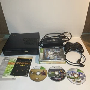 Paquete Microsoft Xbox 360S Slim 250 GB, Modelo 1439, Mando, 5 Juegos - Imagen 1 de 15