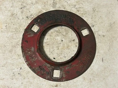 462360R1 - A Used Bearing Flange For A CaseIH 1440, 1460, 1480, 1620 Combine - Image 1 of 4