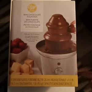 Wilton Mini Chocolate Fountain Fondue Pot - Picture 1 of 9