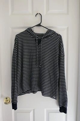 Sudadera con capucha Hollister azul y blanco a rayas corta tejida gofre ligeramente usada talla: M Foto 1 de 4