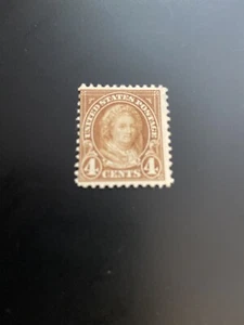 US Stamp Scott # 556 Martha Washington 4 Cent Single Stamp Mint Hinged SCV $16 - Picture 1 of 2