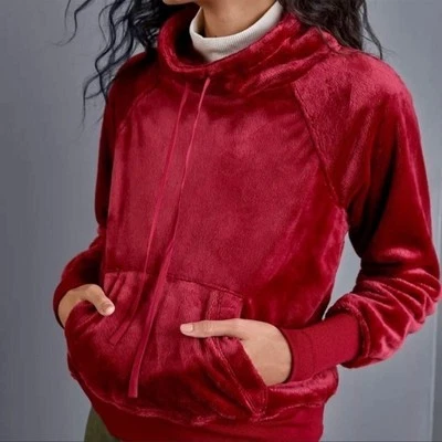 NUEVO CON ETIQUETAS Anthropologie Terciopelo Rojo Acogedor Top Canguro Bolsillo Cuello Simulado Foto 1 de 4