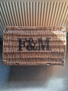 Genuine Small Fortnum And Mason F&M Picnic Hamper Wicker Basket With Handle - Picture 1 of 15