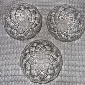 3 candelabros cruzados de vidrio cortado vintage a juego, sin alfileres, 4-7/8" - Imagen 1 de 4