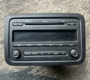2011 SKODA FABIA MK2 RADIO STEREO CD PLAYER 5J0035161d - Picture 1 of 3
