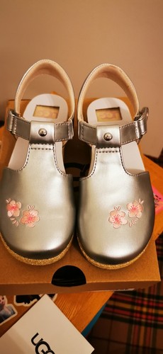Sandalo Ugg​ Ragazze​ Emmery​ Piatto​ Argento​ Metallizzato​ Molto​ Sof UK​ 11?RRP​ £105