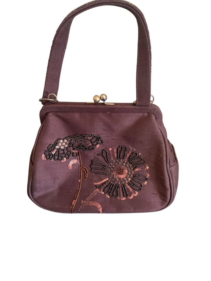 Bolso Talbots de Seda Marrón con Diseño Floral con Cuentas y Cartera con Cierre de Beso Foto 1 de 4