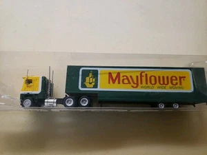 HO Scale Cabover Freightliner Custom Mayflower Moving Truck - Bild 1 von 2
