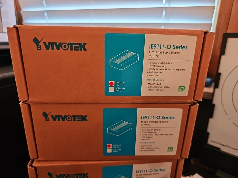 Dispositivo de inteligencia artificial Vivotek IE9111-O AI-Box Edge RJ45 Foto 1 de 1