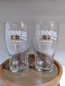 2 vasos de cerveza de pinta Guinness & Co. Gold Label 1759 Dublín Irlanda marca registrada - Imagen 1 de 7