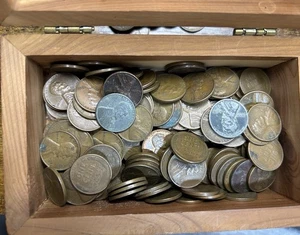 Lincoln Wheat Cent Collection-1Lb + Pound Wheat Pennie’s cedar Box Collection - Picture 1 of 3