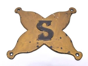 PLACA DE PANEL INDUSTRIAL DE HIERRO FUNDIDO LETRA S TAL VEZ PARA MÁQUINA DE COSER CANTANTE - Imagen 1 de 3