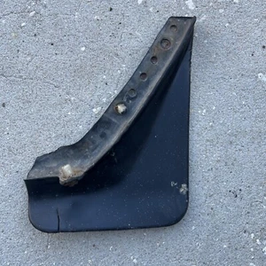 AE86 1984 - 1987 Toyota Corolla GTS 1.6l Mud Flap Front Right - Picture 1 of 4