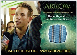 Pfeil Staffel 2 Kostüm Garderobe Karte M19 Kevin Alejandro als Sebastian Blut - Bild 1 von 2