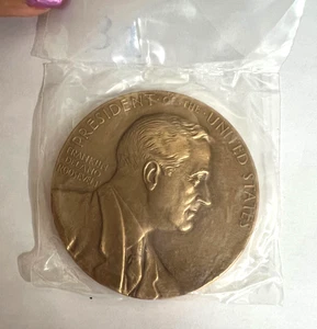 1933 FRANKLIN DELANO ROOSEVELT US PRESIDENT IN MEMORIAM 3" BRONZE MEDAL SEALED - Picture 1 of 2