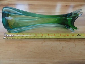GRÜN GERIFFELTE BLUMENVASE, 12 ZOLL HOCH. - Bild 1 von 5