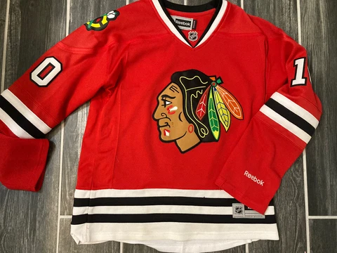 Reebok Women’s 2010 Stanley Cup Patrick Sharp Blackhawks Jersey Size Medium Cover