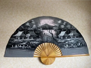 großer chinesischer Fächer (152 x 89 cm) - Bild 1 von 1