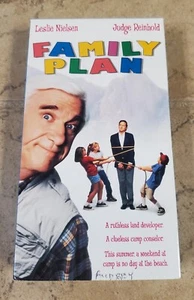 FAMILY PLAN LESLIE NIELSEN JUDGE REINHOLD 1997 HOME VIDEO VHS - Picture 1 of 4