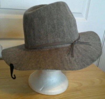 Sombrero APT 9 Damas Talla Única Ala Ancha Floppy Gris Poli/Acrílico/Lana Nuevo con Etiquetas Precio de venta sugerido por el fabricante $38 Foto 1 de 4