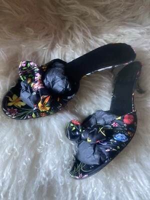 Сандалии GUCCI Mules на каблуке с темным цветочным рисунком разноцветные туфли-лодочки на каблуках с 10 бантами Academia - Изображение 1 из 4