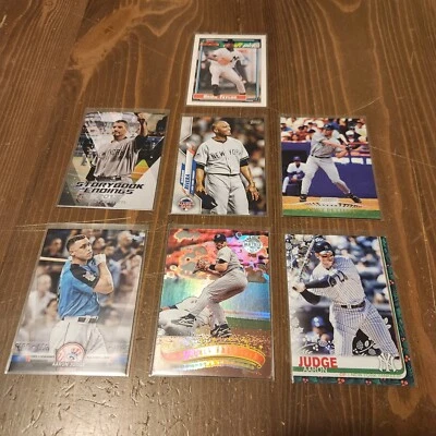 7 Card NY Yankees Lot With 2 Aaron Judge Cards And A Super Cool Chuck Knoblauch Foto 1 de 4
