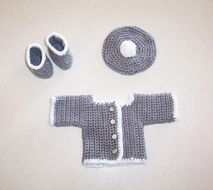 Juego de chaqueta, sombrero y botas de ganchillo gris y blanco - Imagen 1 de 2