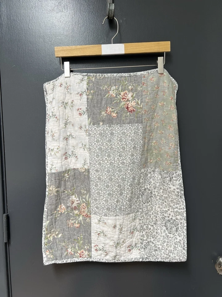 Almohada de retazos florales Mary Jane’s Farm 2 piezas falsa Foto 1 de 4