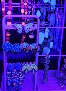Let's Glow! Lot Of Assorted UV Reactive Purple & Blue Vintage To Modern Jewelry - Picture 1 of 18