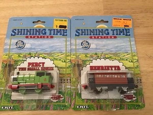 Thomas und seine Freunde Leuchtende Zeitstation Percy der kleine Motor und Henrietta - Bild 1 von 2