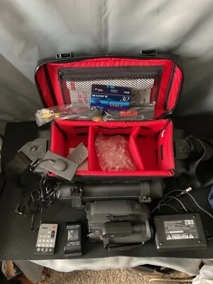 RCA Small Wonder CC604 VHS-C Camcorder 1Autofocus w/ Charger Cords Works - Image 1 of 4