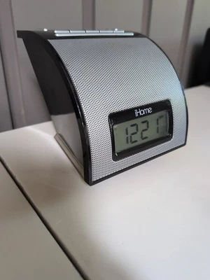 Base iHome IH110B para iPod iPhone 8.B6 compatible Foto 1 de 4