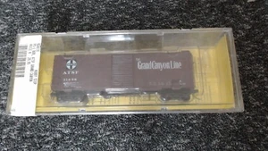 HO KADEE CARS #4018: 40' PS-1 SD Box Car, ATSF (Grand Canyon Line) #31698  NIOB - Picture 1 of 4