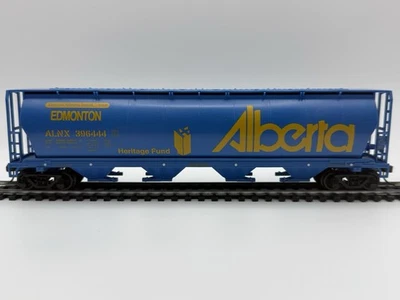 HO Bachmann 76901 Alberta/Edmonton 4 Bay Cylindrical Grain Hopper Brand New - Image 1 of 4