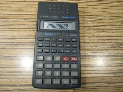  Taschenrechner Casio FX 82 aussen Schlechter Zustand aber funktioniert (105) - Bild 1 von 3