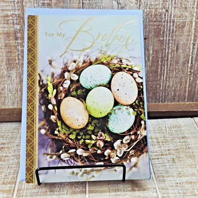 Tarjeta de felicitación de Pascua con sello para huevos de hermano nido dorado deseos cálidos Foto 1 de 4