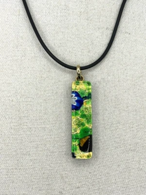 Pingente de barra de vidro retangular de ouro verde azul colar de cordão de borracha preta 19 pol - Imagem 1 de 4