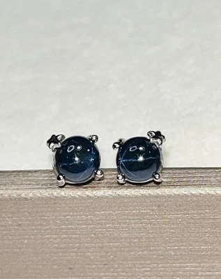 简单 925 纯银林迪 5 毫米蓝色星星蓝宝石耳钉耳环 — 第 1/4 张图片