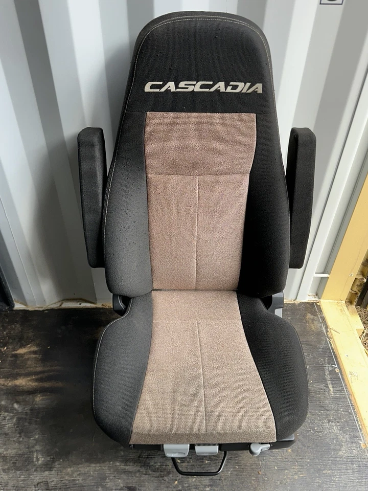 Freightliner Cascadia 2018-2024 asiento delantero derecho del lado del pasajero OEM Foto 1 de 4