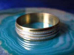 ☼ Ring Edelstahl silberfarben matt 3 goldfarbene Streifen Freundschaftsring - Bild 1 von 3