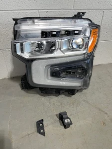 FARO IZQUIERDO CHEVY SILVERADO 2022 2023 2024 LED OEM MID - Imagen 1 de 8