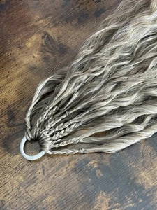 A PONYTAIL EXTENSION MADE OF KANEKALON ON A HAIR ELASTIC - Picture 1 of 2