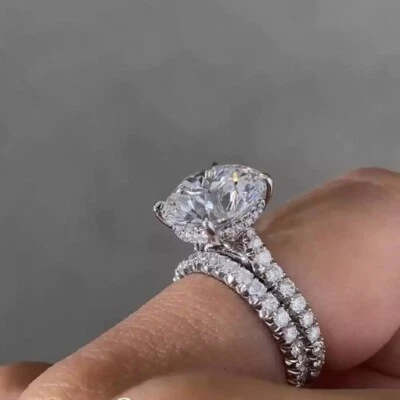 Conjunto de anillo de compromiso nupcial con halo de moissanita redondo de 3,5 quilates enchapado en oro blanco de 14 quilates Foto 1 de 4