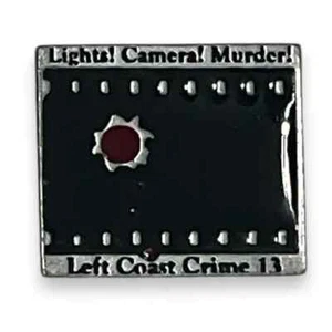 Lichter Kamera Mord linke Küste Verbrechen Vintage Revers Weste Hut Pin A32 - Bild 1 von 3