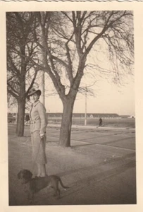 Vintage Foto Hübsche Frau mit Dackel Hund Dog 40er Jahre Mode - Bild 1 von 2